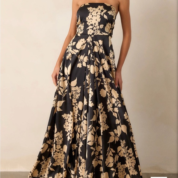 Red Dress Boutique Dresses & Skirts - NWT Red Dress Elegant Floral Strapless Wide Leg Jumpsuit